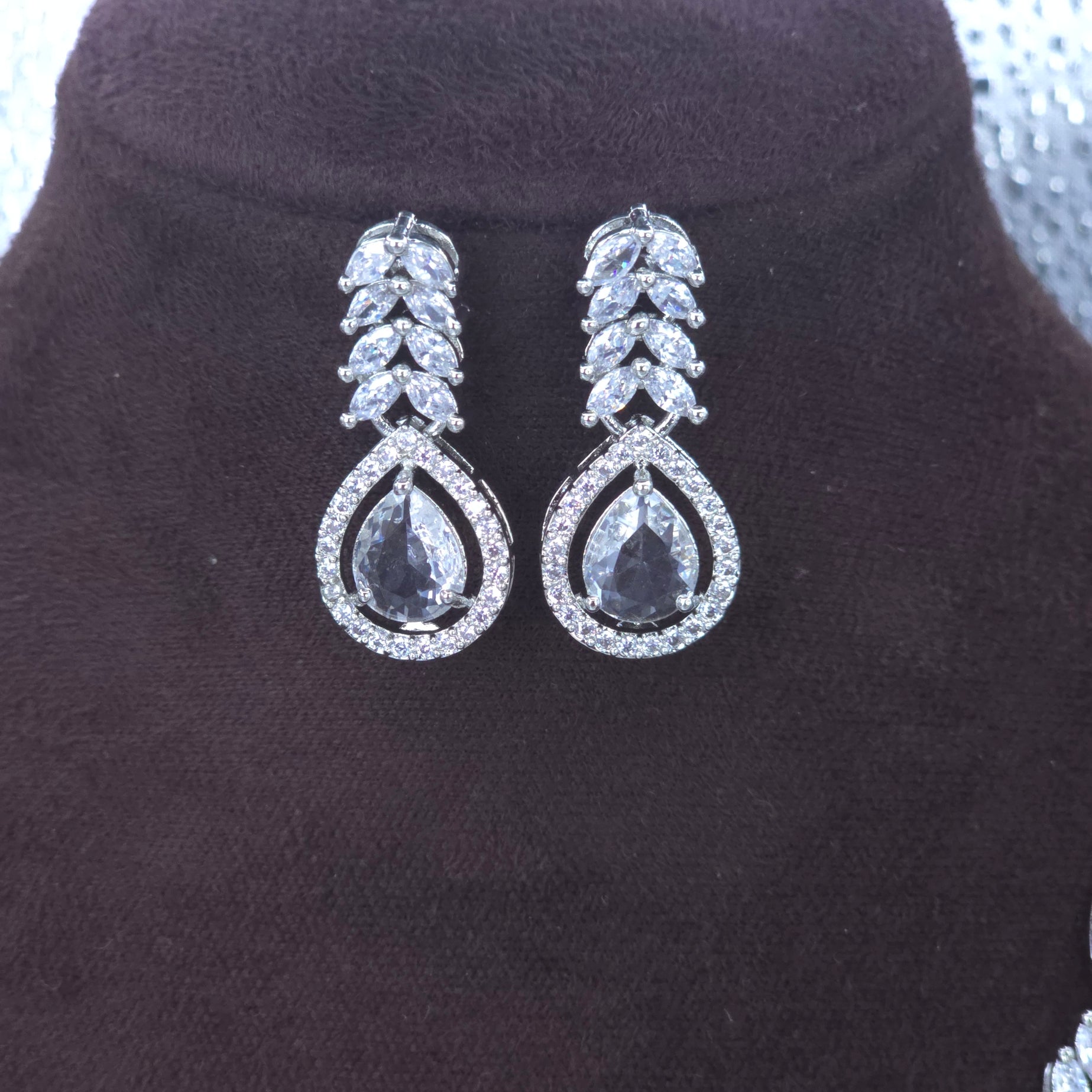 Premium American Diamond Bridal Necklace Set - طقم عقد زفاف مرصع بالألماس الأمريكي الفاخر