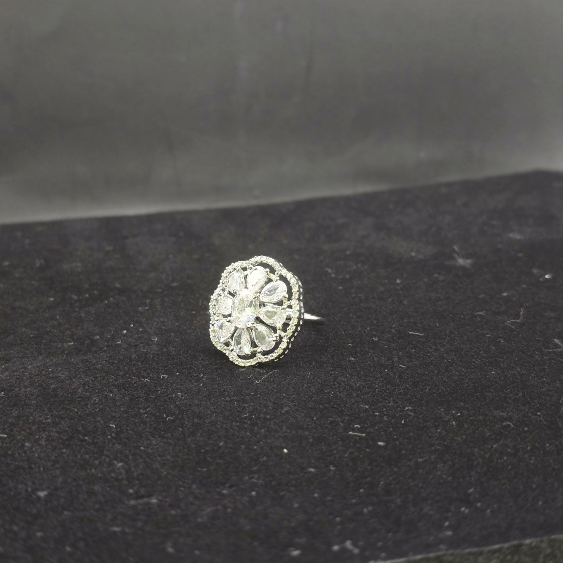 Manruya Diamond-Cut Floral Statement Ring - خاتم منرويا الماسي بتصميم الوردة البراقة