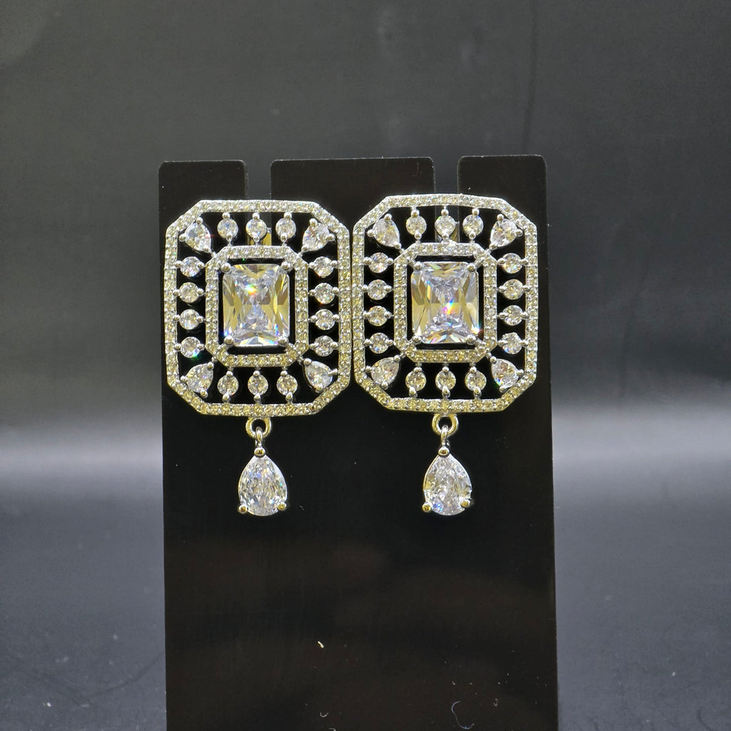 Manruya Emerald-Cut Geometric Halo Drop Earrings - أقراط المربع الفاخرة
