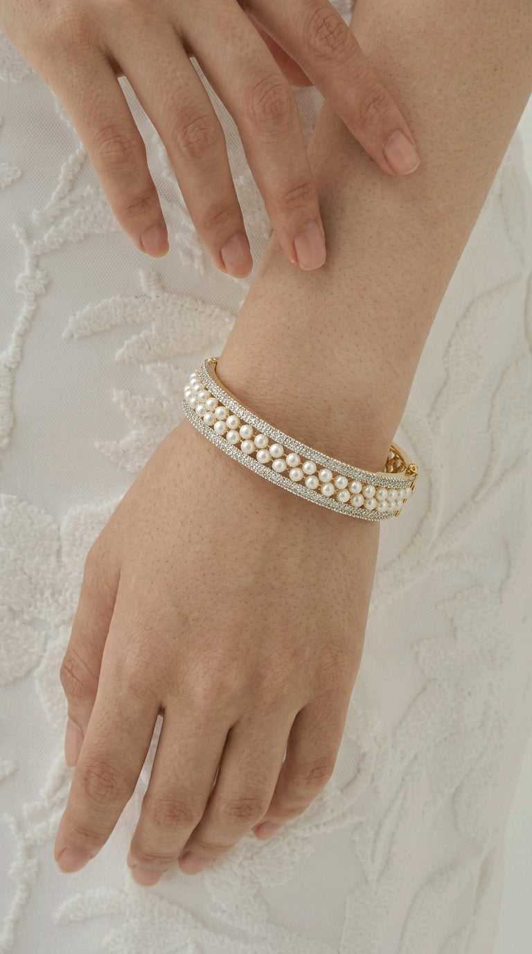 Classic Royal Golden Pearl Pave Bracelet | سوار اللؤلؤ الذهبي الملكي المرصع بالبافيه