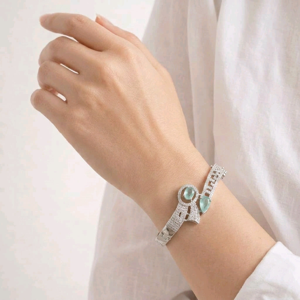Ethereal Mint Serenity Silver-Tone Bracelet | سوار الرقي الفضي بأحجار النعناع الهادئة