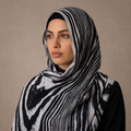 Premium Digital Print Modal Shayla – Monochrome Zebra Stripe Design | شيلة مودال فاخرة بطباعة رقمية – تصميم خطوط زيبرا بالأبيض والأسود
