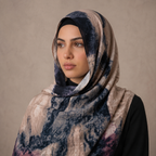 Premium Digital Print Modal Shayla – Blush Beige & Midnight Blue Abstract Design | شيلة مودال فاخرة بطباعة رقمية – تصميم تجريدي بدرجات البيج الوردي والأزرق الليلي