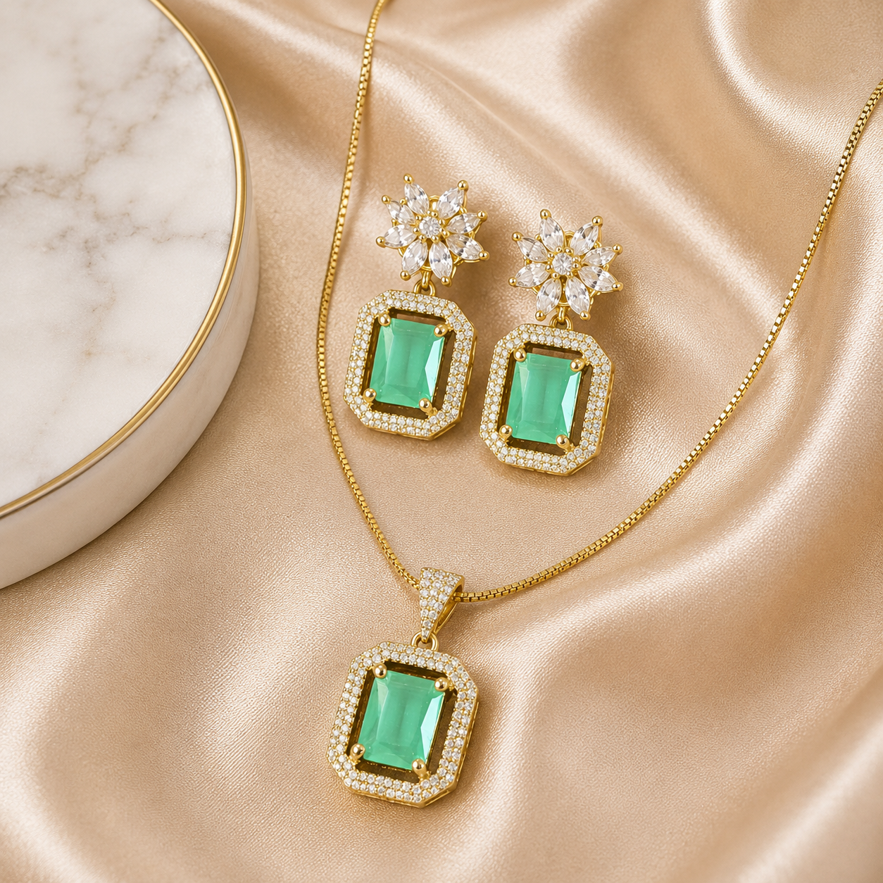 Manruya Emerald Crystal Pendant Set | طقم قلادة مانرويا بكريستال الزمرد