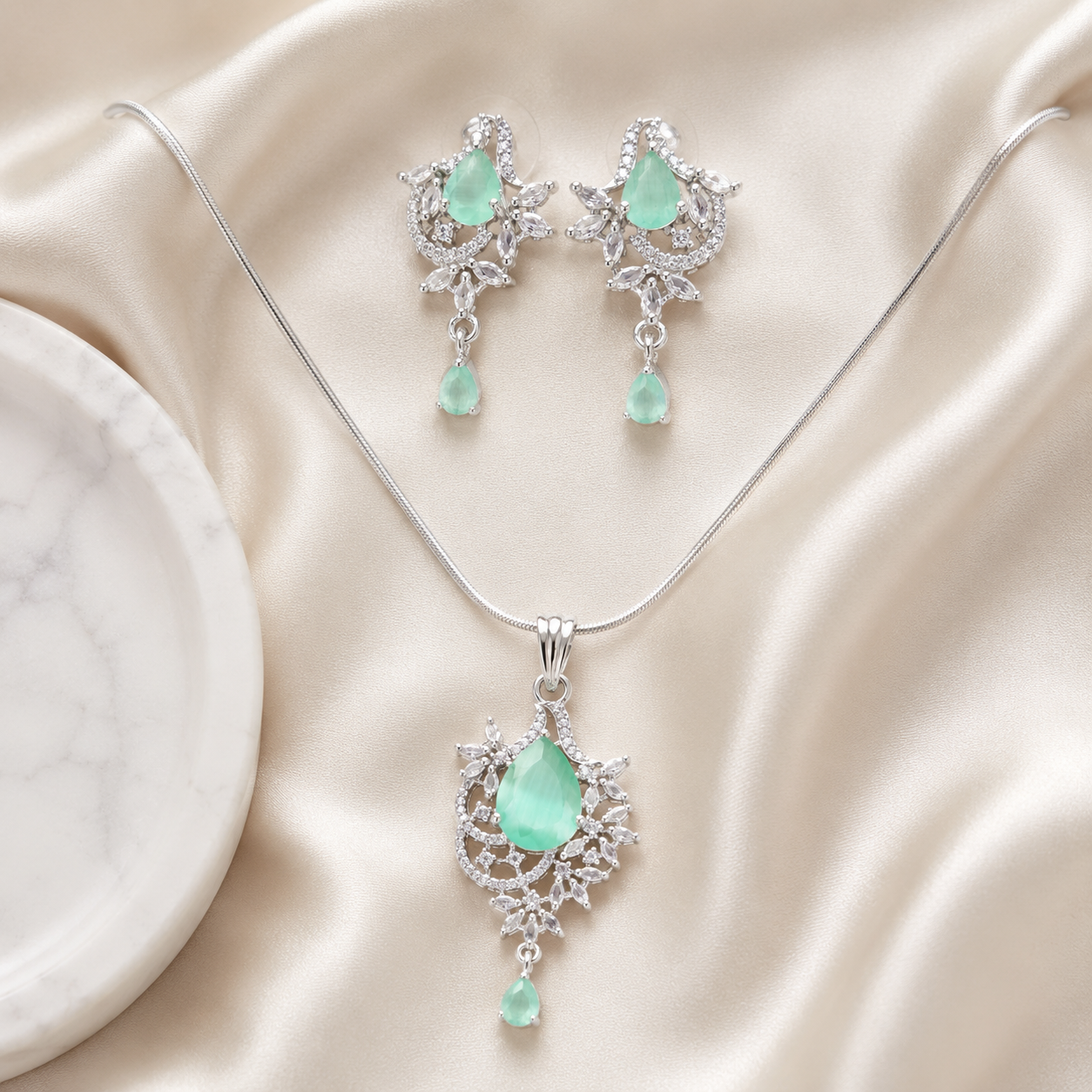 Manruya Mint Crystal Pendant Set | طقم قلادة مانرويا بكريستال أخضر نعناعي