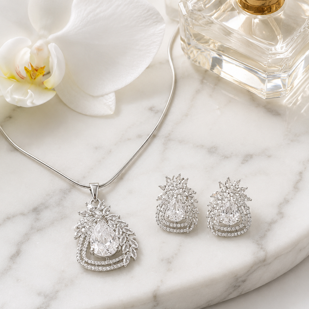 Manruya Crystal Teardrop Pendant Set | طقم قلادة مانرويا بالكريستال الدمعة