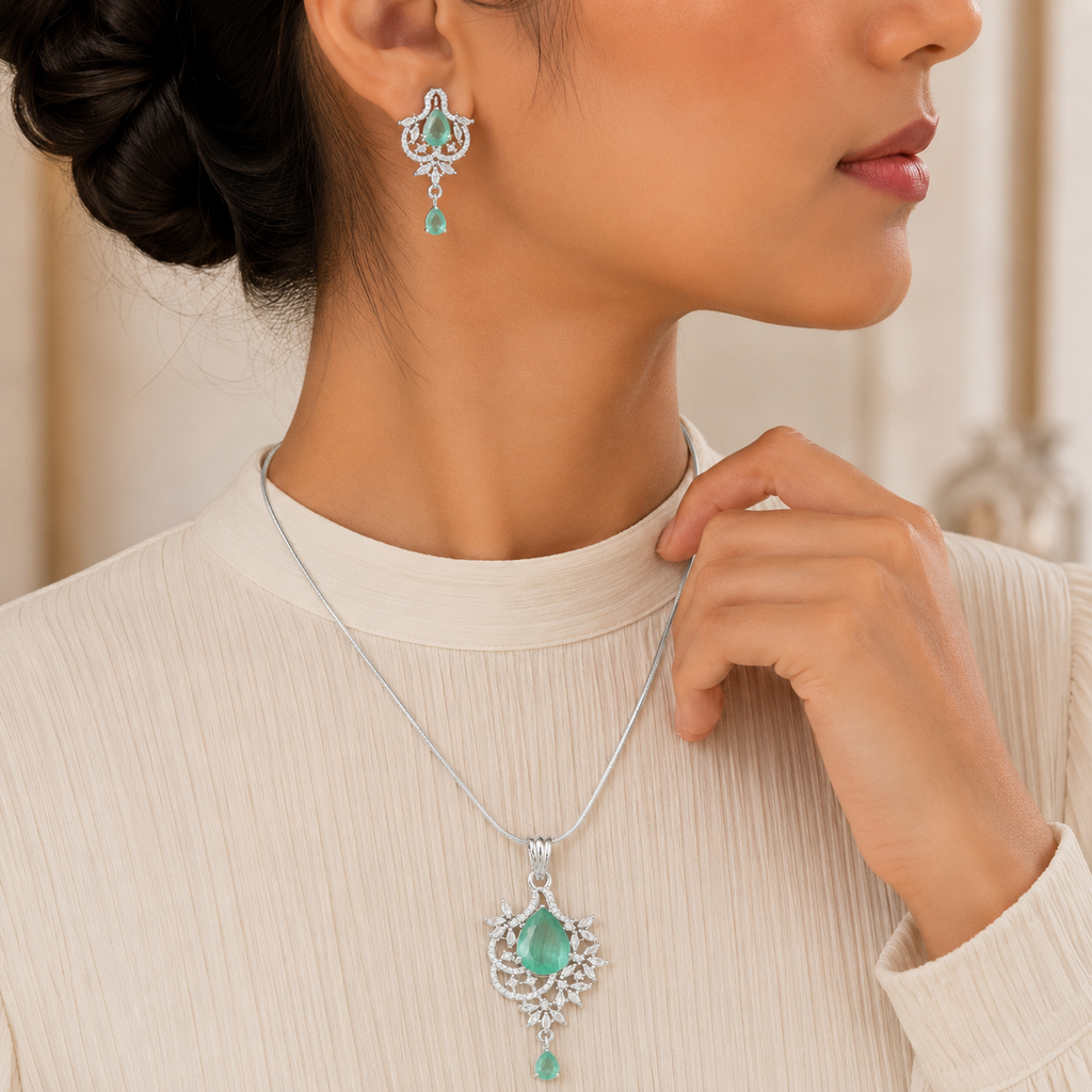 Manruya Mint Crystal Pendant Set | طقم قلادة مانرويا بكريستال أخضر نعناعي