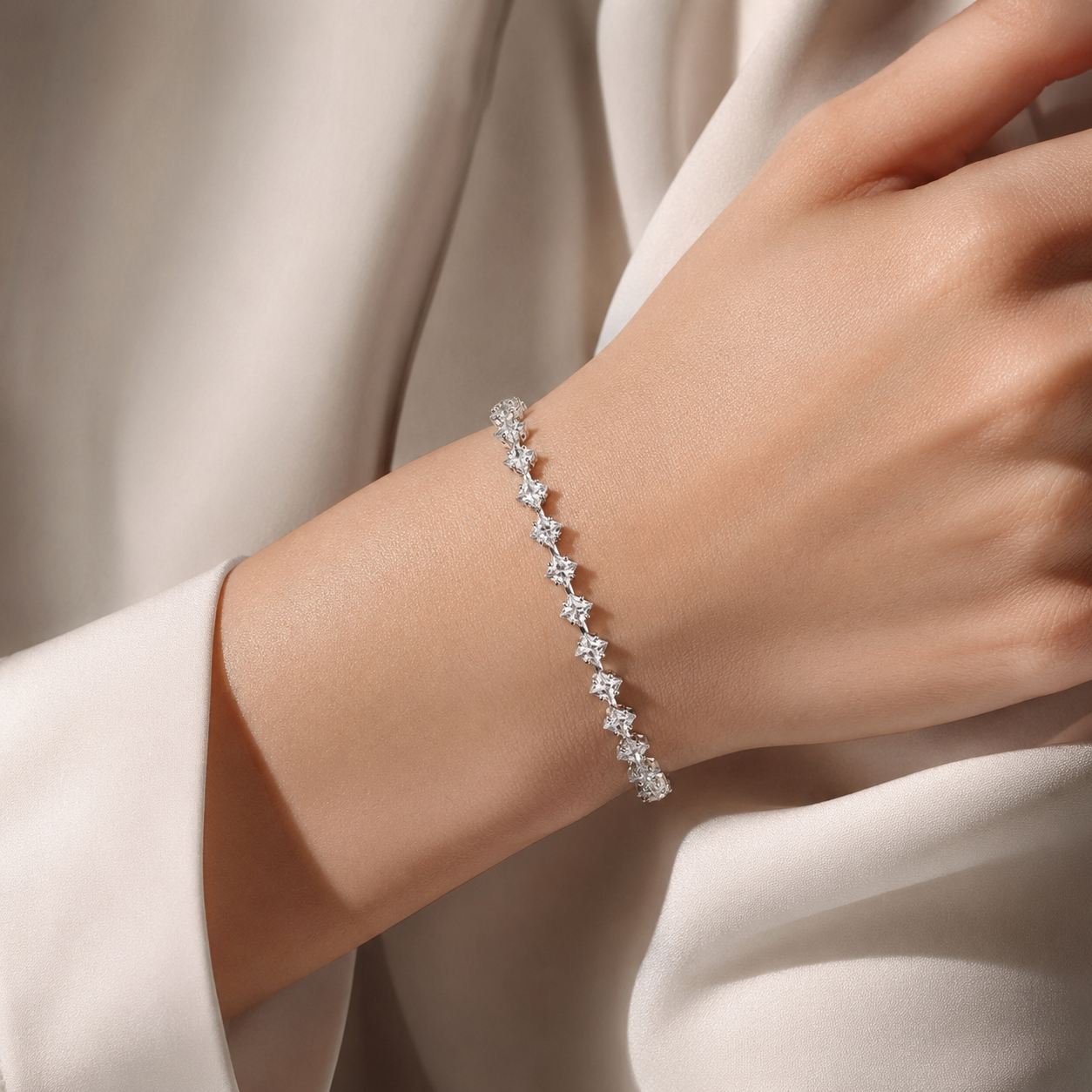 The Infinite Edge Square-Cut Bracelet | سوار "إنفينيت إيدج" بقطع المربع