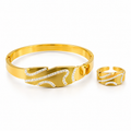 Elara Anti-Tarnish Gold Kada & Ring Set | طقم إلـارا كادا وخاتم ذهبي مقاوم للتصبغ