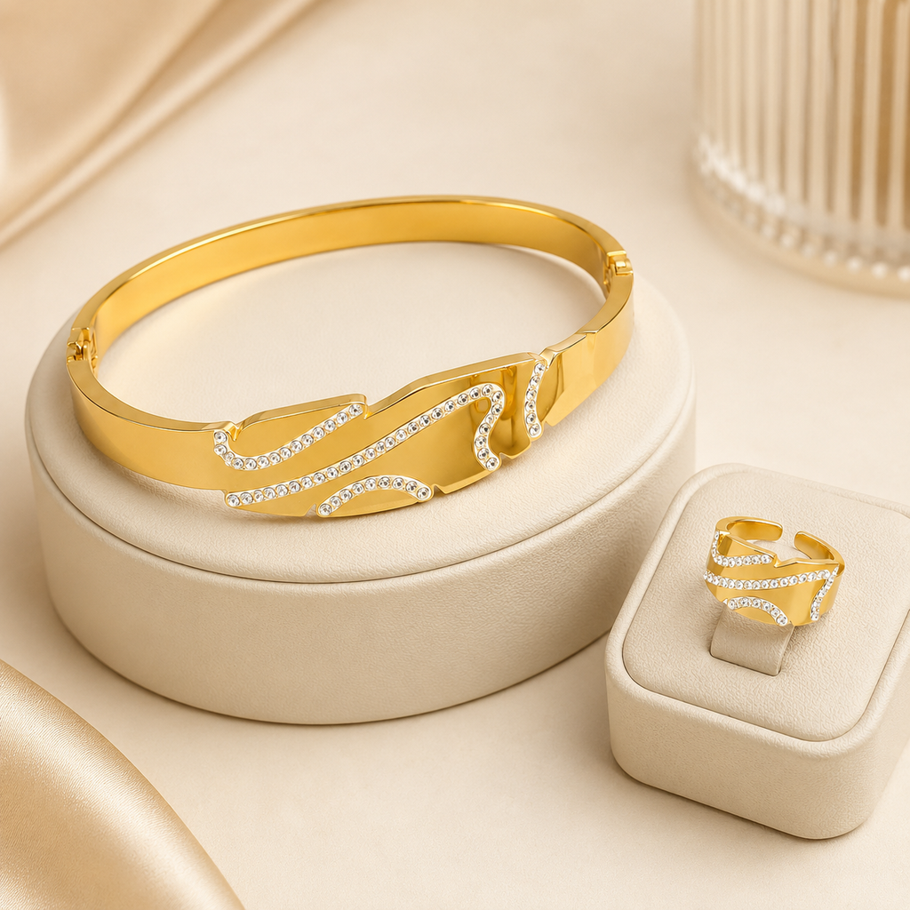 Elara Anti-Tarnish Gold Kada & Ring Set | طقم إلـارا كادا وخاتم ذهبي مقاوم للتصبغ