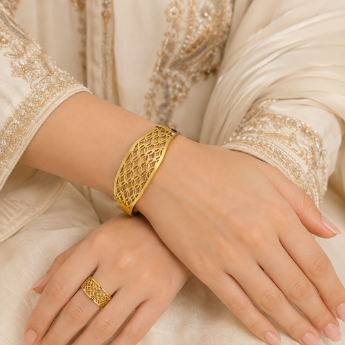 Aurevia Anti-Tarnish Gold Kada & Ring Set | طقم أوريفيا كادا وخاتم ذهبي مقاوم للتصبغ