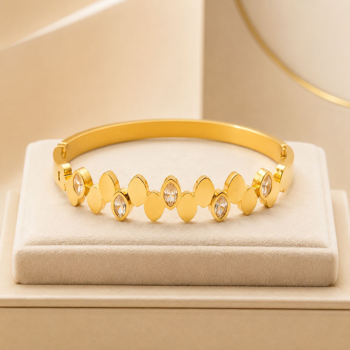 Serena Anti-Tarnish Gold Bracelet | سوار سيرينا ذهبي مقاوم للتصبغ