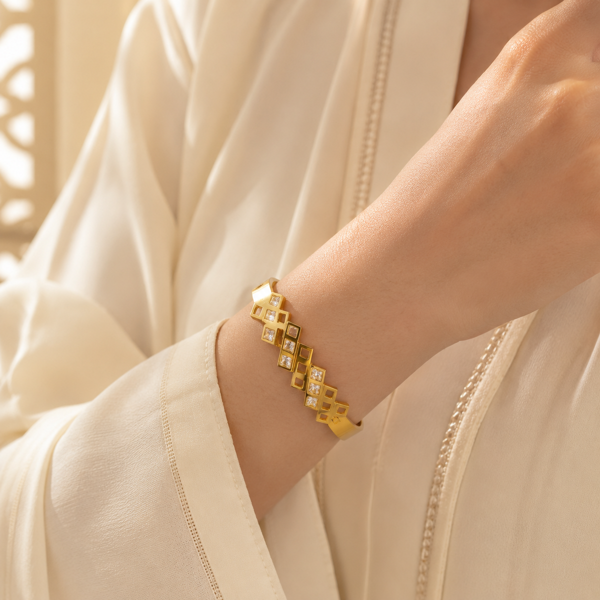 Zelara Anti-Tarnish Gold Bracelet | سوار زيلارا ذهبي مقاوم للتصبغ