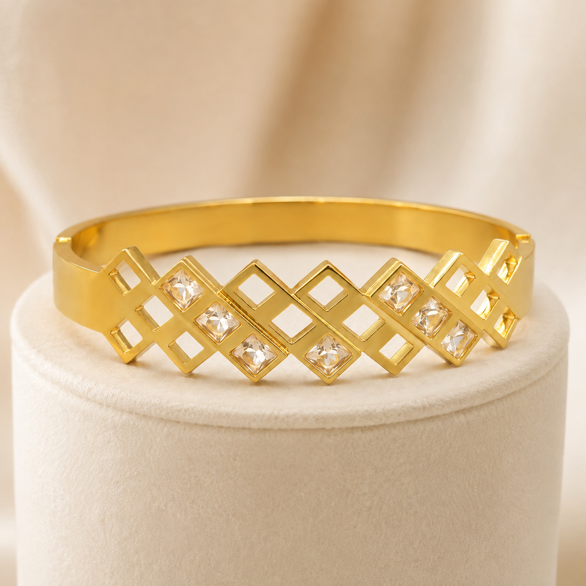 Zelara Anti-Tarnish Gold Bracelet | سوار زيلارا ذهبي مقاوم للتصبغ
