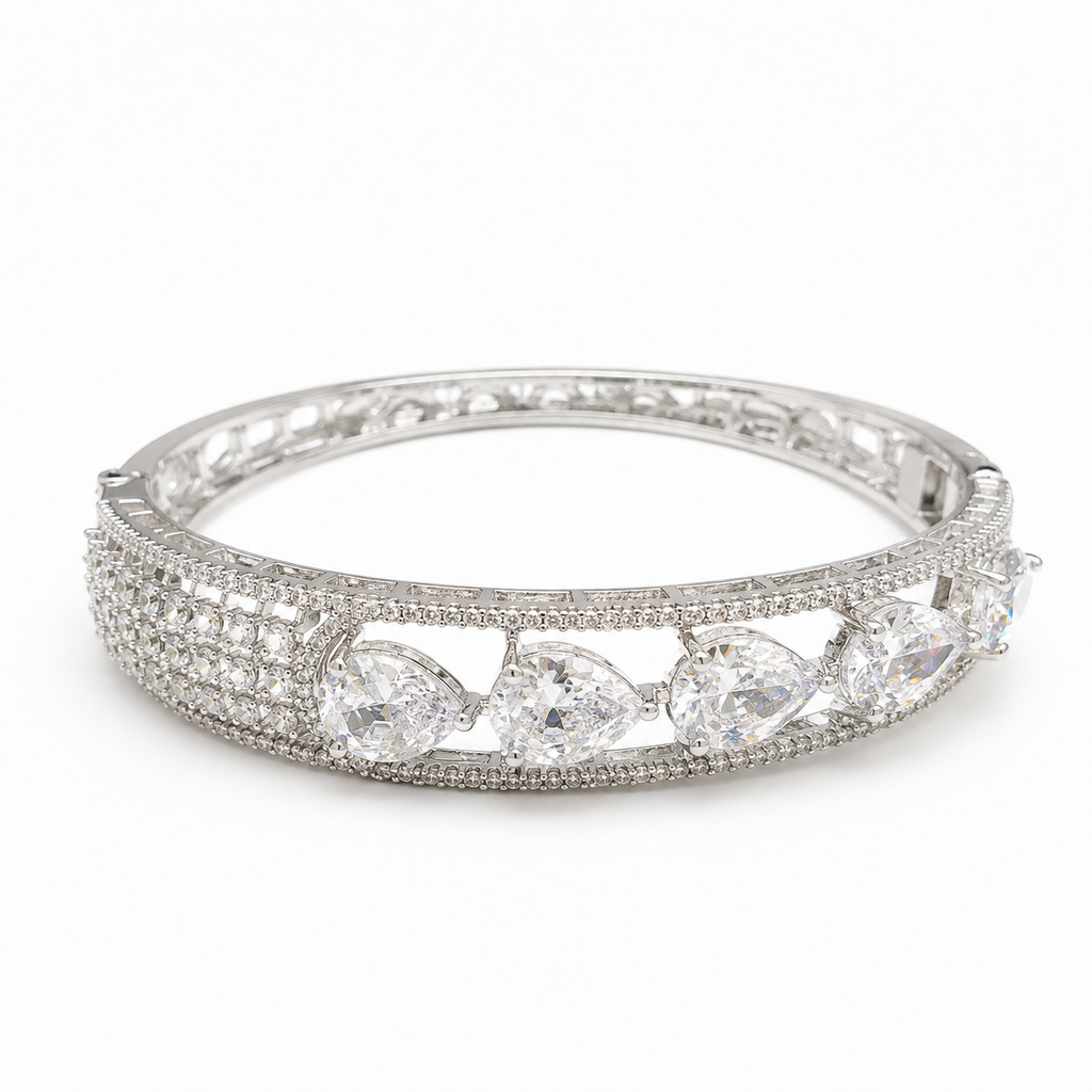 Seraphina Silver-Tone Heart Stone Bracelet | سوار سيرافينا بلون فضي بأحجار على شكل قلب
