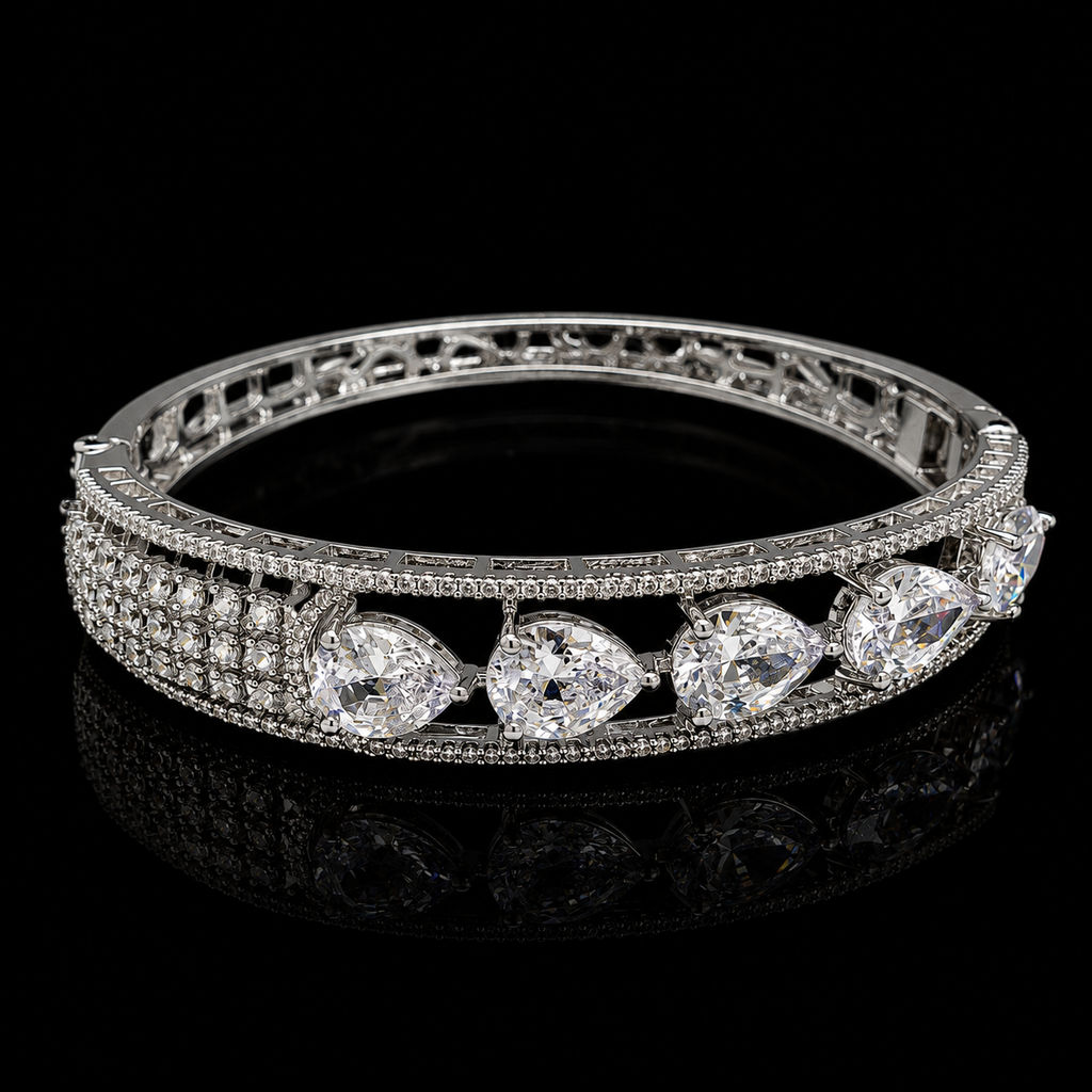 Seraphina Silver-Tone Heart Stone Bracelet | سوار سيرافينا بلون فضي بأحجار على شكل قلب