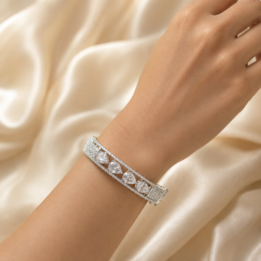 Seraphina Silver-Tone Heart Stone Bracelet | سوار سيرافينا بلون فضي بأحجار على شكل قلب