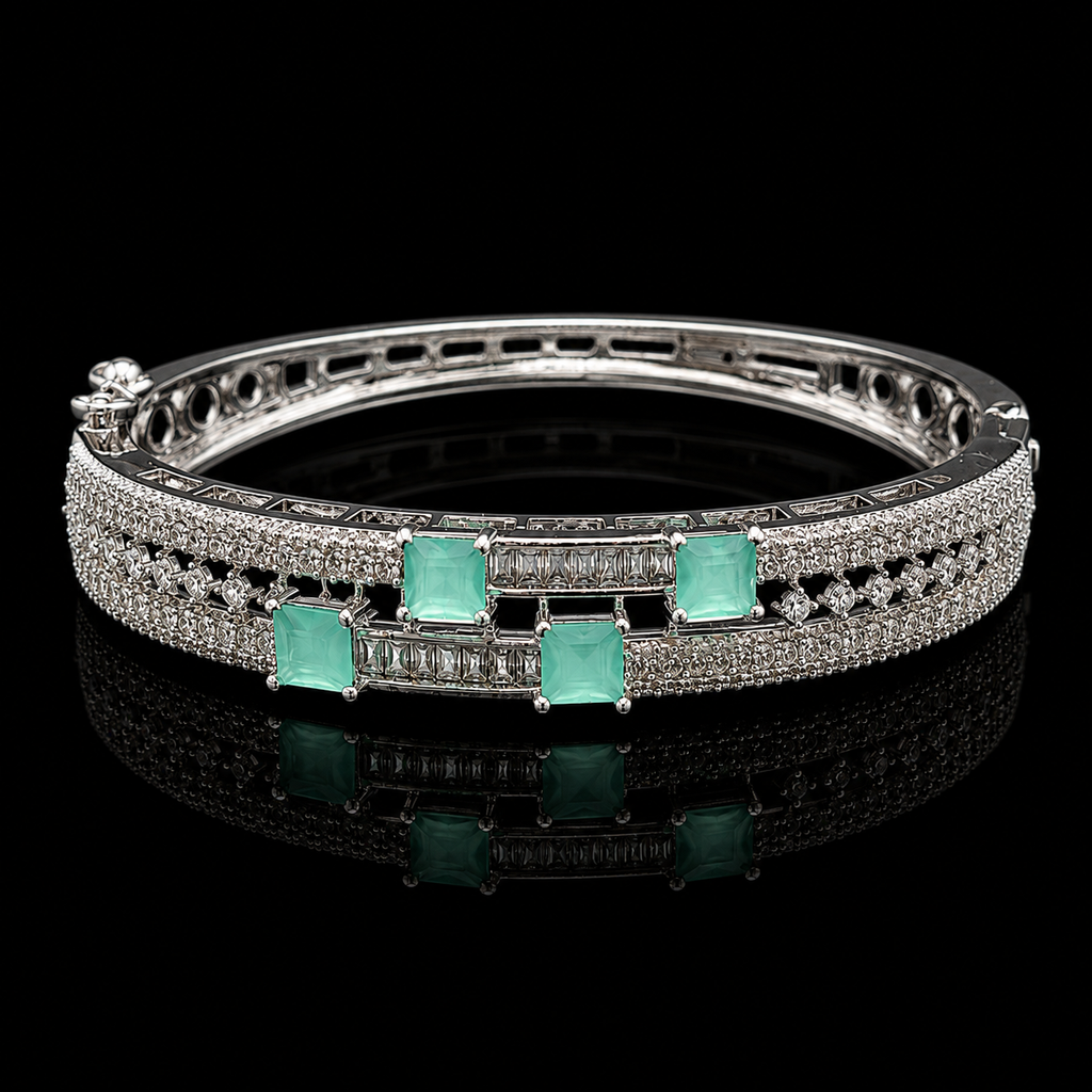 Aurelia Silver-Tone Green Stone Bracelet | سوار أوريليا بلون فضي بأحجار خضراء