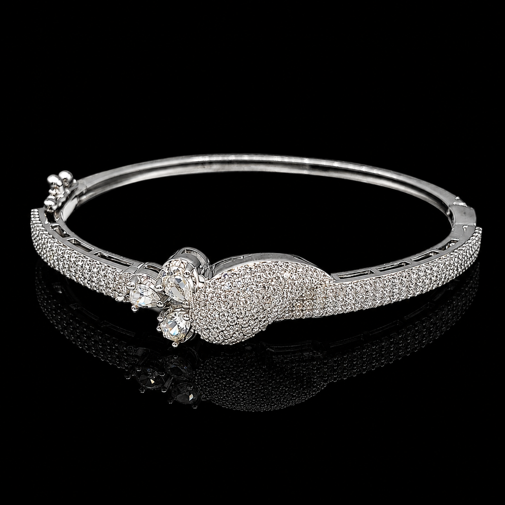 Elarisse Silver-Tone Clear Stone Bracelet | سوار إلاريـس بلون فضي بأحجار شفافة