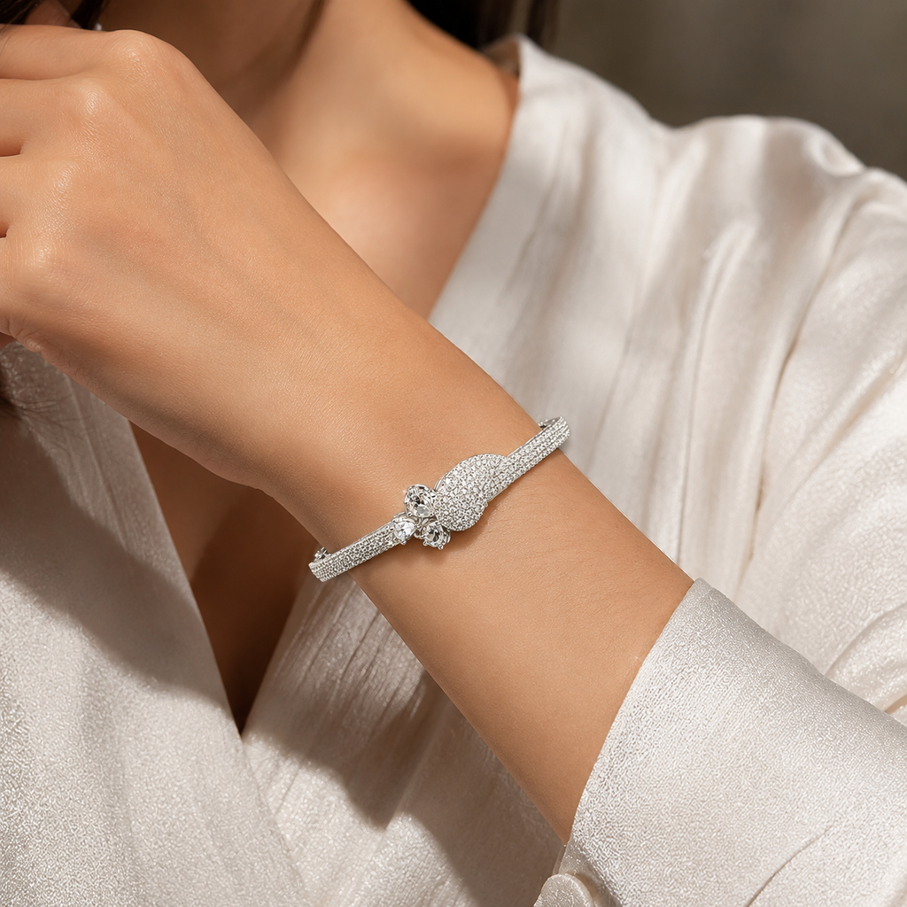 Elarisse Silver-Tone Clear Stone Bracelet | سوار إلاريـس بلون فضي بأحجار شفافة