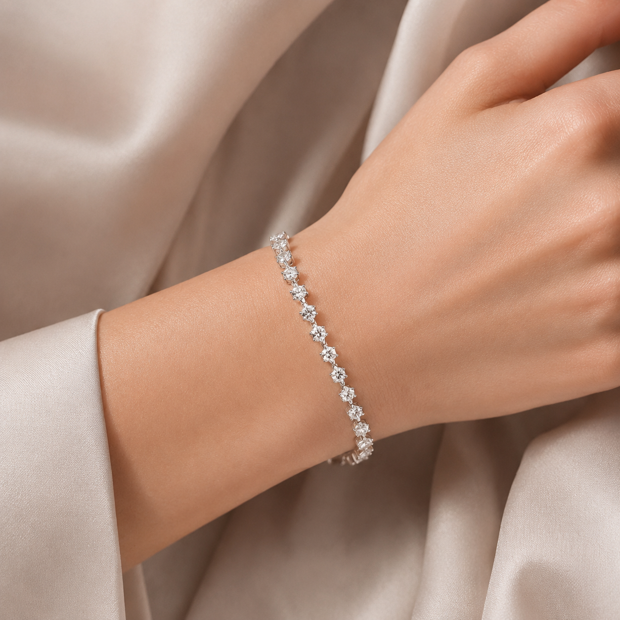 The Infinite Edge Square-Cut Bracelet | سوار "إنفينيت إيدج" بقطع المربع