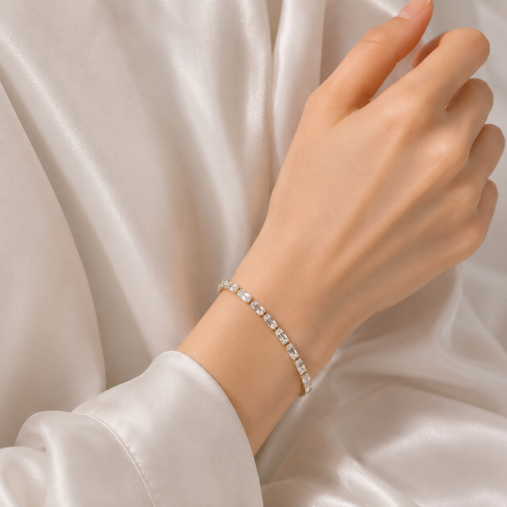 The Radiant Starline Baguette-Cut Bracelet | سوار "راديانت ستارلاين" بقطع الباغيت