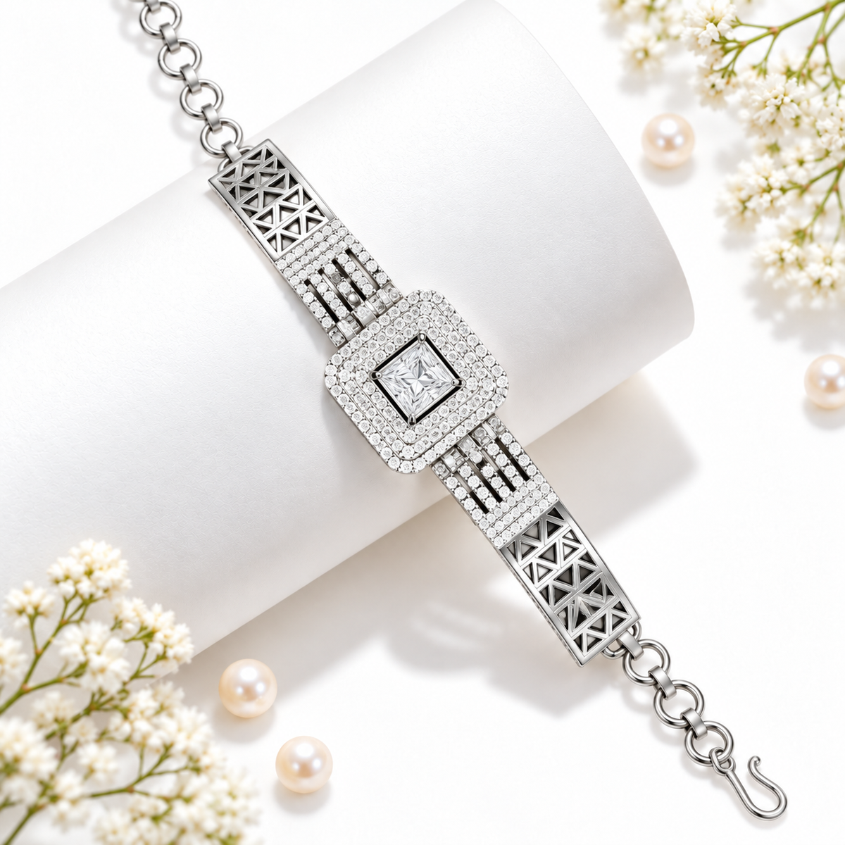 Elegant Cushion Halo Crystal Bracelet for Women | سوار نسائي أنيق بكريستال بتصميم الهالة المربعة