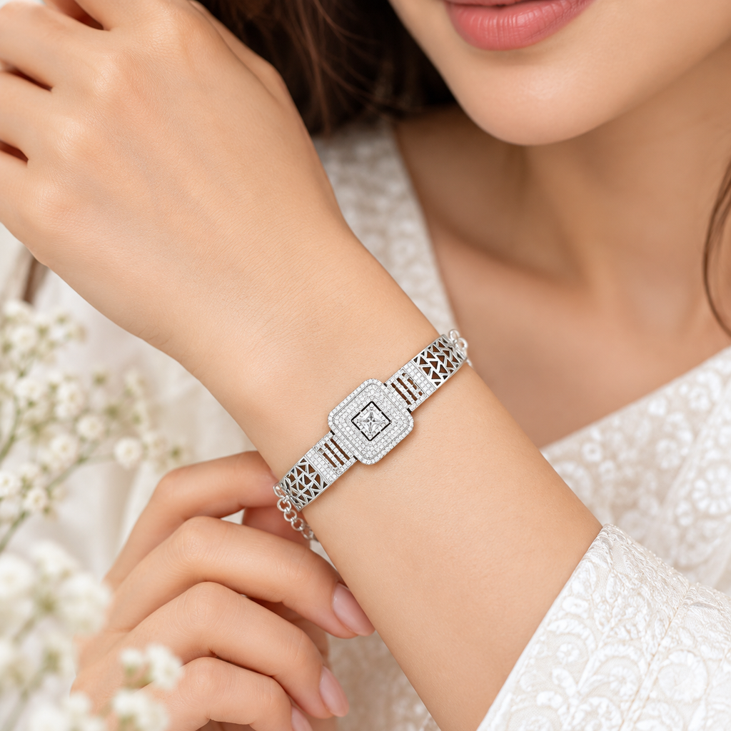 Elegant Cushion Halo Crystal Bracelet for Women | سوار نسائي أنيق بكريستال بتصميم الهالة المربعة
