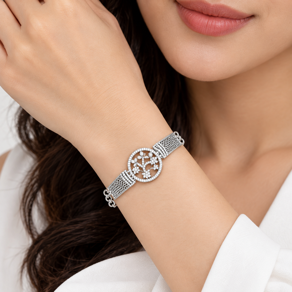 Floral Crystal Medallion Chain Bracelet for Women | سوار نسائي بسلسلة وزخرفة دائرية بنقوش زهرية وكريستالية