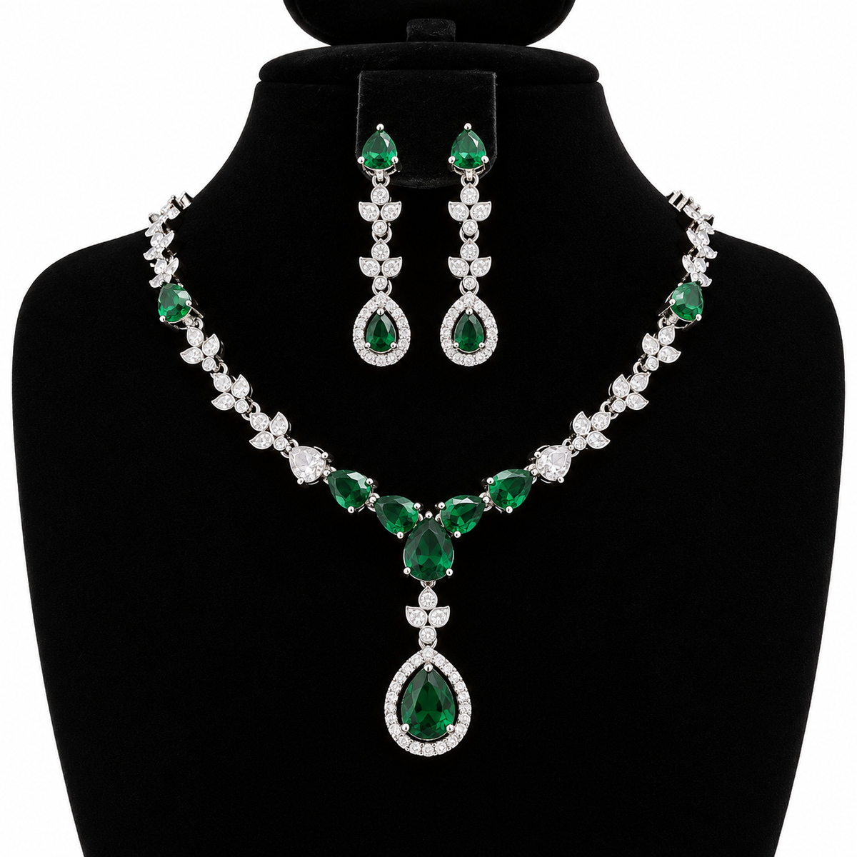 Emerald Green Crystal Necklace & Earrings Set – Silver-Tone | طقم عقد وأقراط بأحجار خضراء زمردية – لون فضي
