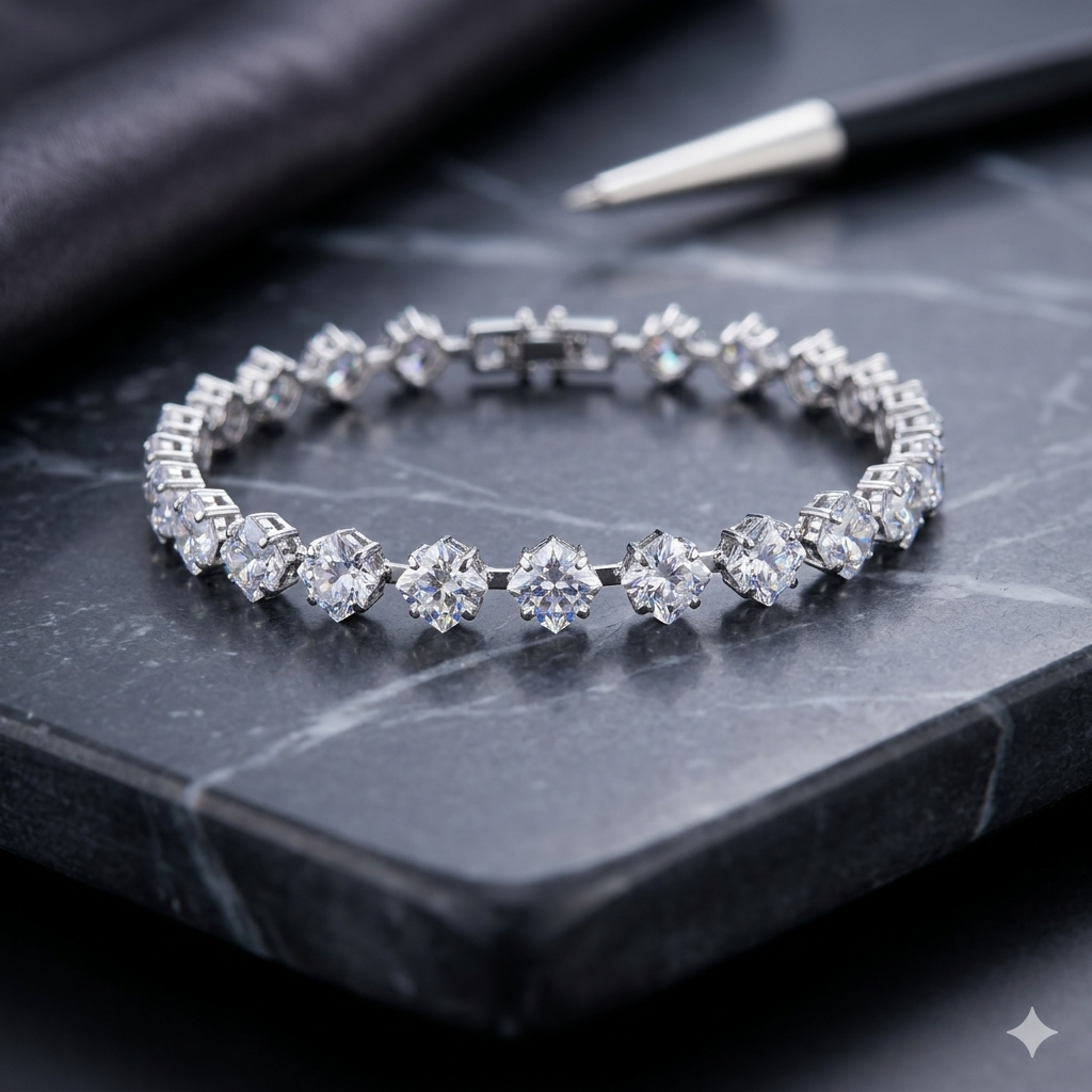 The Infinite Edge Square-Cut Bracelet | سوار "إنفينيت إيدج" بقطع المربع