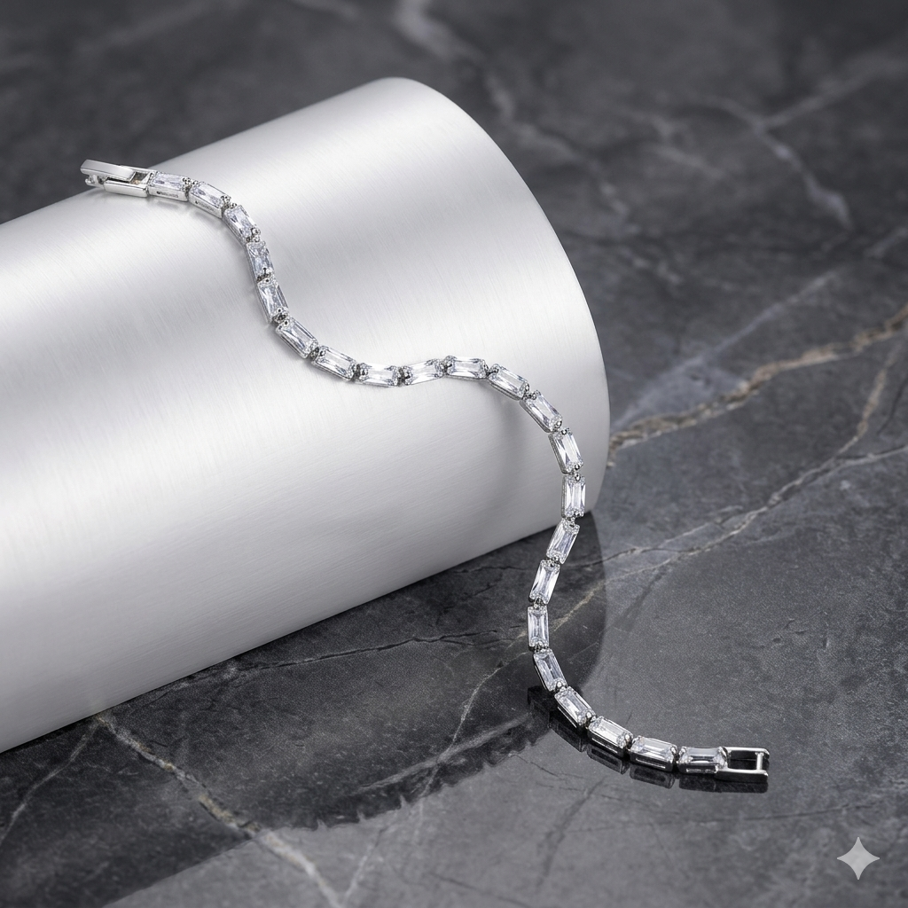 The Radiant Starline Baguette-Cut Bracelet | سوار "راديانت ستارلاين" بقطع الباغيت