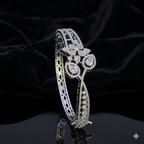 Floral Halo Emerald-Cut Silver Bracelet | سوار فضي بزهور وهالة بقطع الزمرد