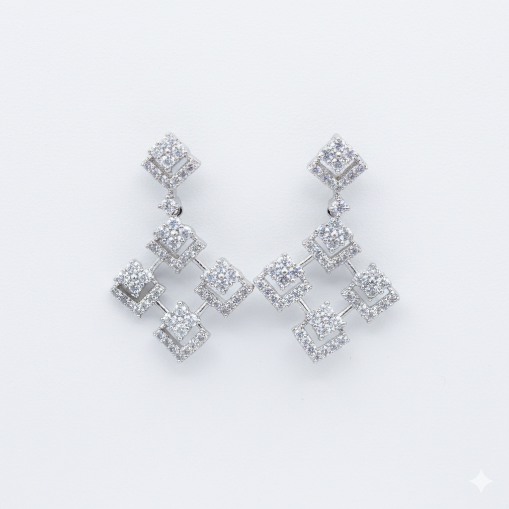 "Geometric Glam" White Cubic Zirconia Necklace Set - Silver Plated | طقم عقد زركون هندسي وفضي