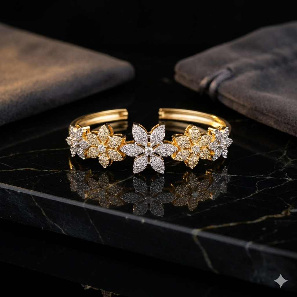 Celestial Duo-Tone Emerald-Cut Starburst Bracelet | سوار النجوم بقطع الزمرد ولونين الفضي والذهبي