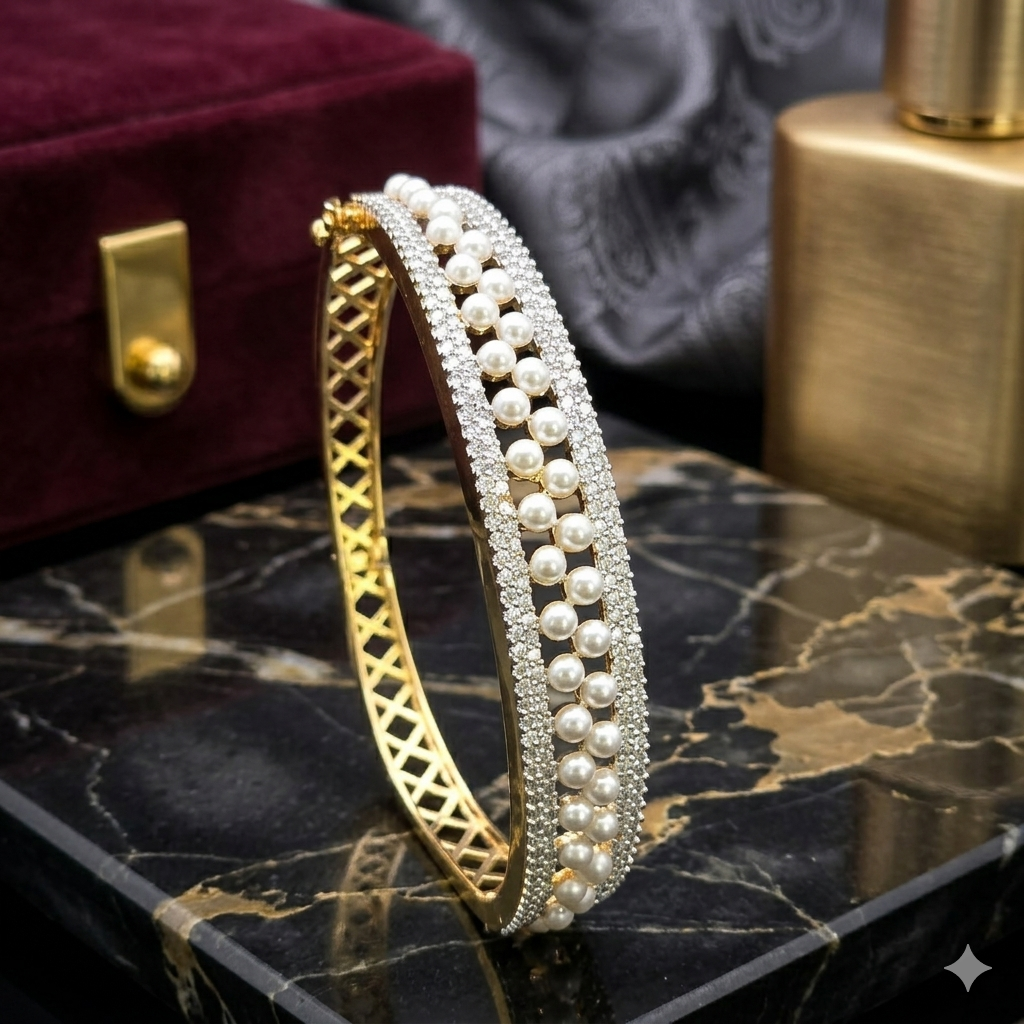 Classic Royal Golden Pearl Pave Bracelet | سوار اللؤلؤ الذهبي الملكي المرصع بالبافيه