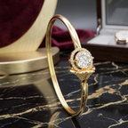 Gilded Celestial Radiant Starburst Bracelet | سوار النجوم الذهبي المتلألئ بتصميم البافيه