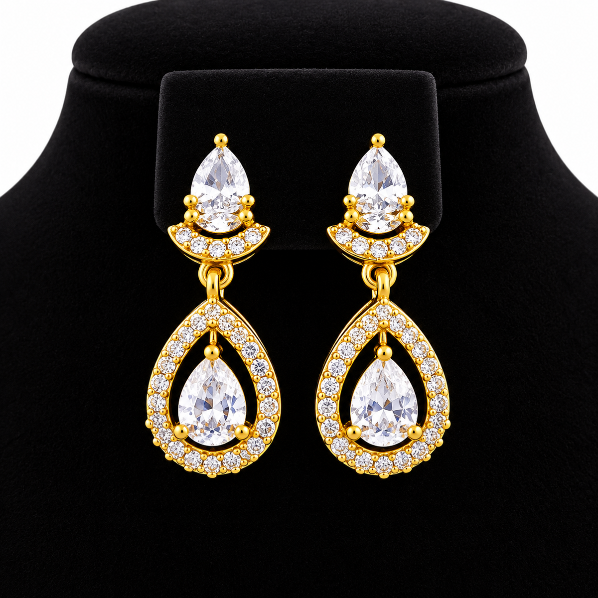 Gold-Tone Crystal Necklace & Earrings Set – Teardrop Design | طقم عقد وأقراط كريستالي بلون ذهبي وتصميم الدمعة