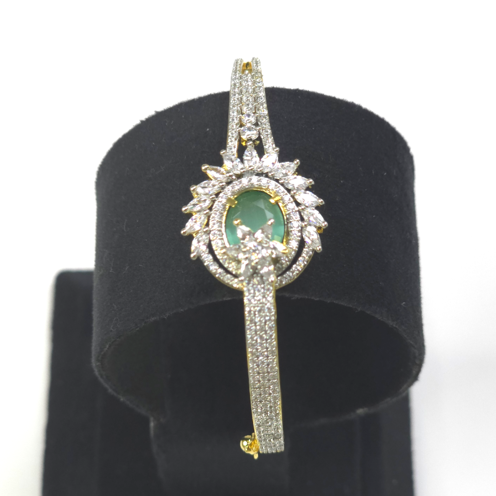 Exquisite Green Stone Dual-Tone Kada – Elegant Party & Festive Wear