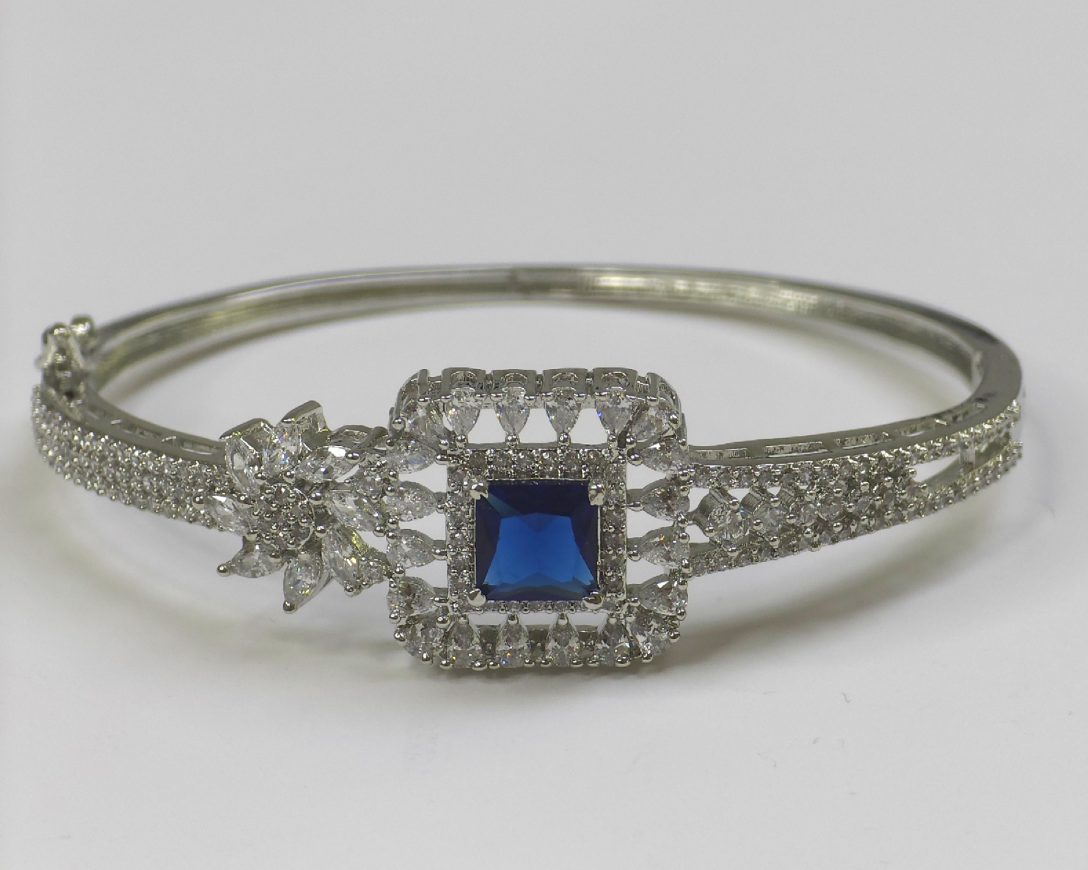 Premium Blue Stone Cubic Zirconia Kada – Modern Elegant Design