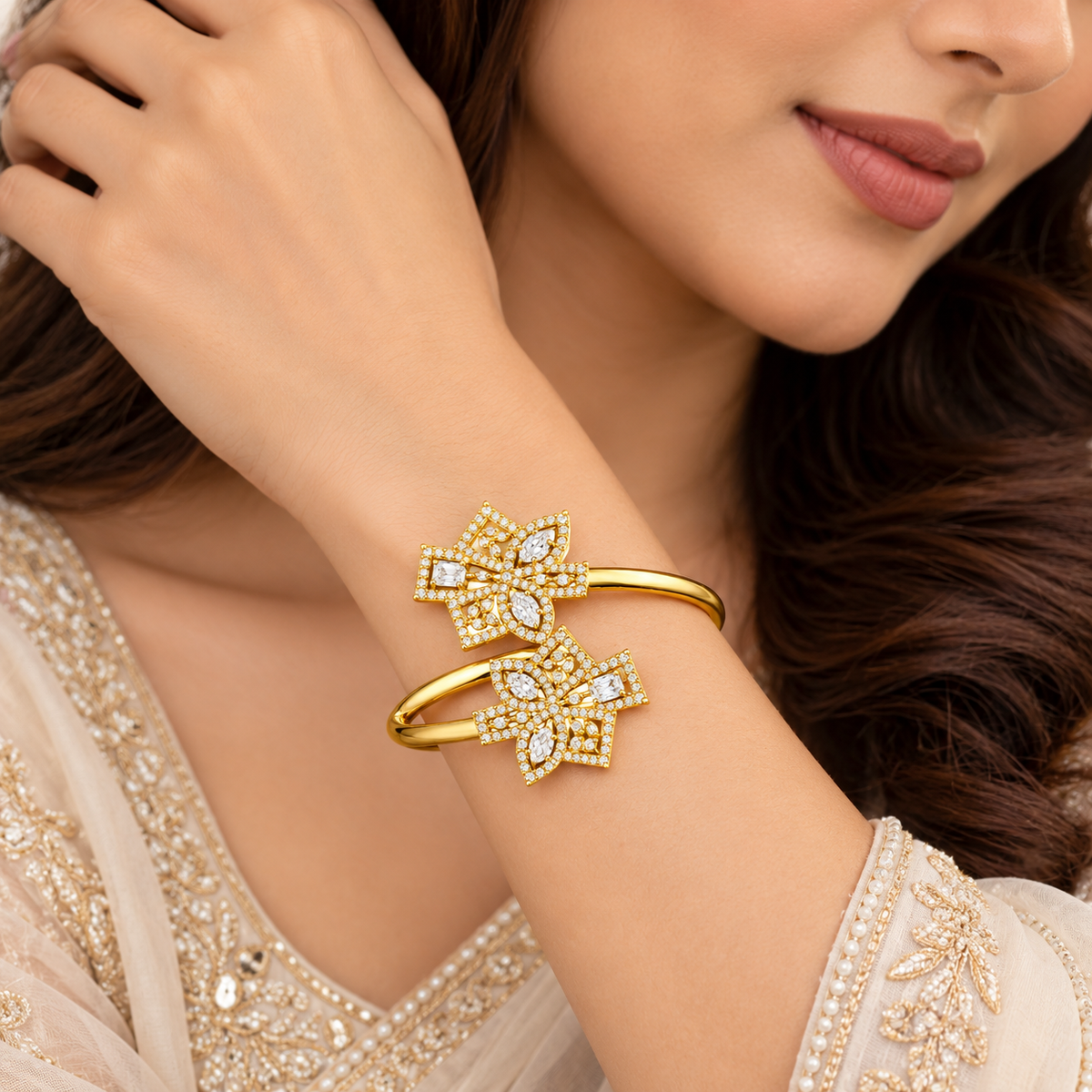Elegant Crystal Floral Open Cuff Bracelet for Women | سوار نسائي مفتوح بتصميم زهري مرصع بالكريستال