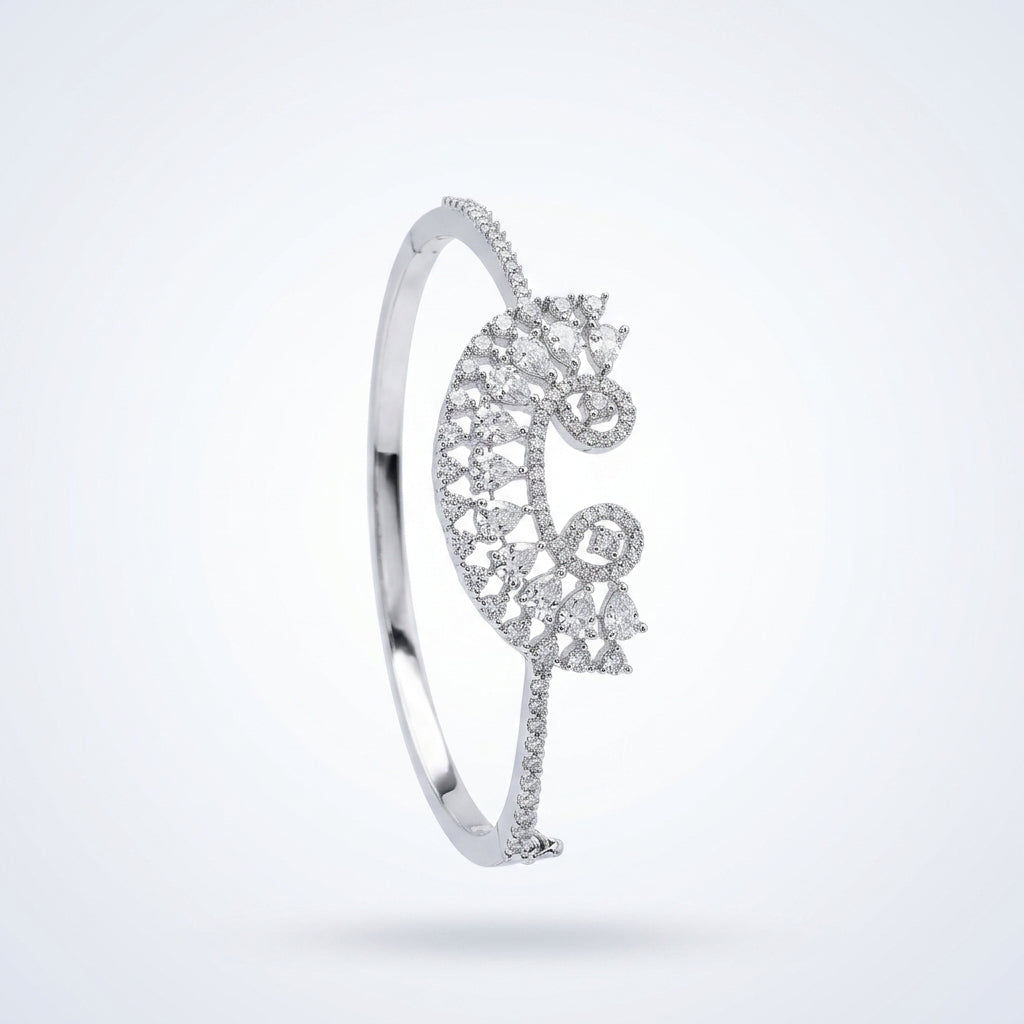 Modern Floating Emerald-Cut Silver Bracelet | سوار فضي عصري بقطع الزمرد العائم