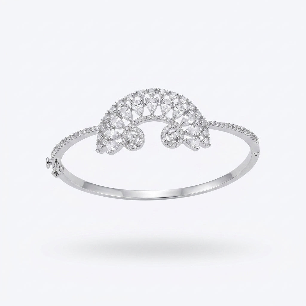 Modern Floating Emerald-Cut Silver Bracelet | سوار فضي عصري بقطع الزمرد العائم