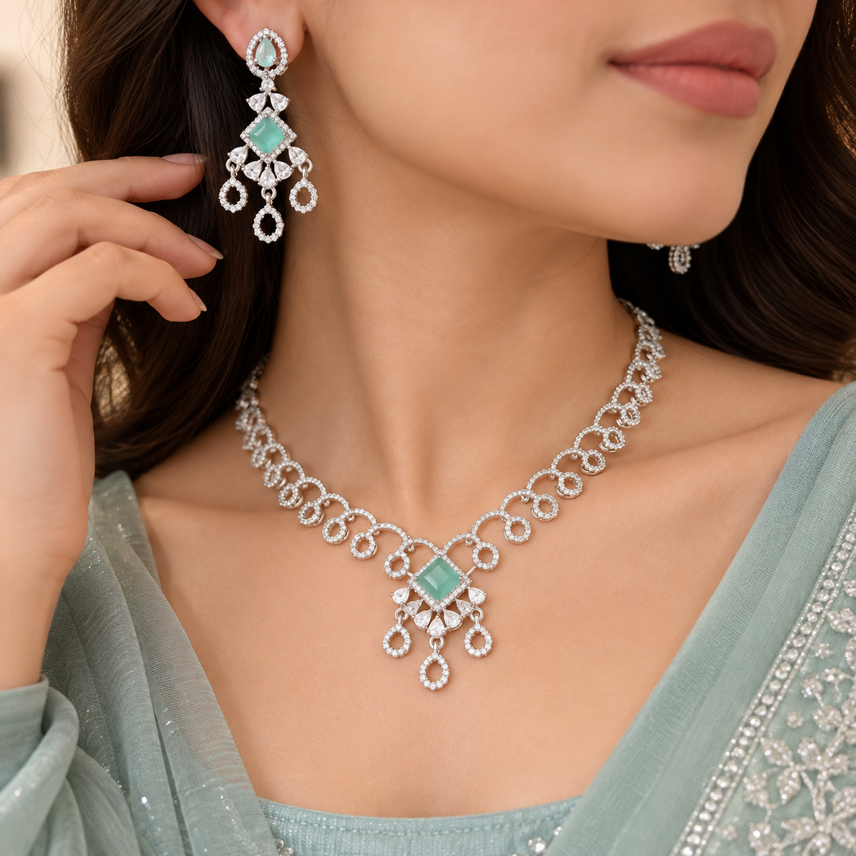 Mint Crystal Chandelier Necklace & Earrings Set | طقم عقد وأقراط كريستالي بتصميم الشاندليير