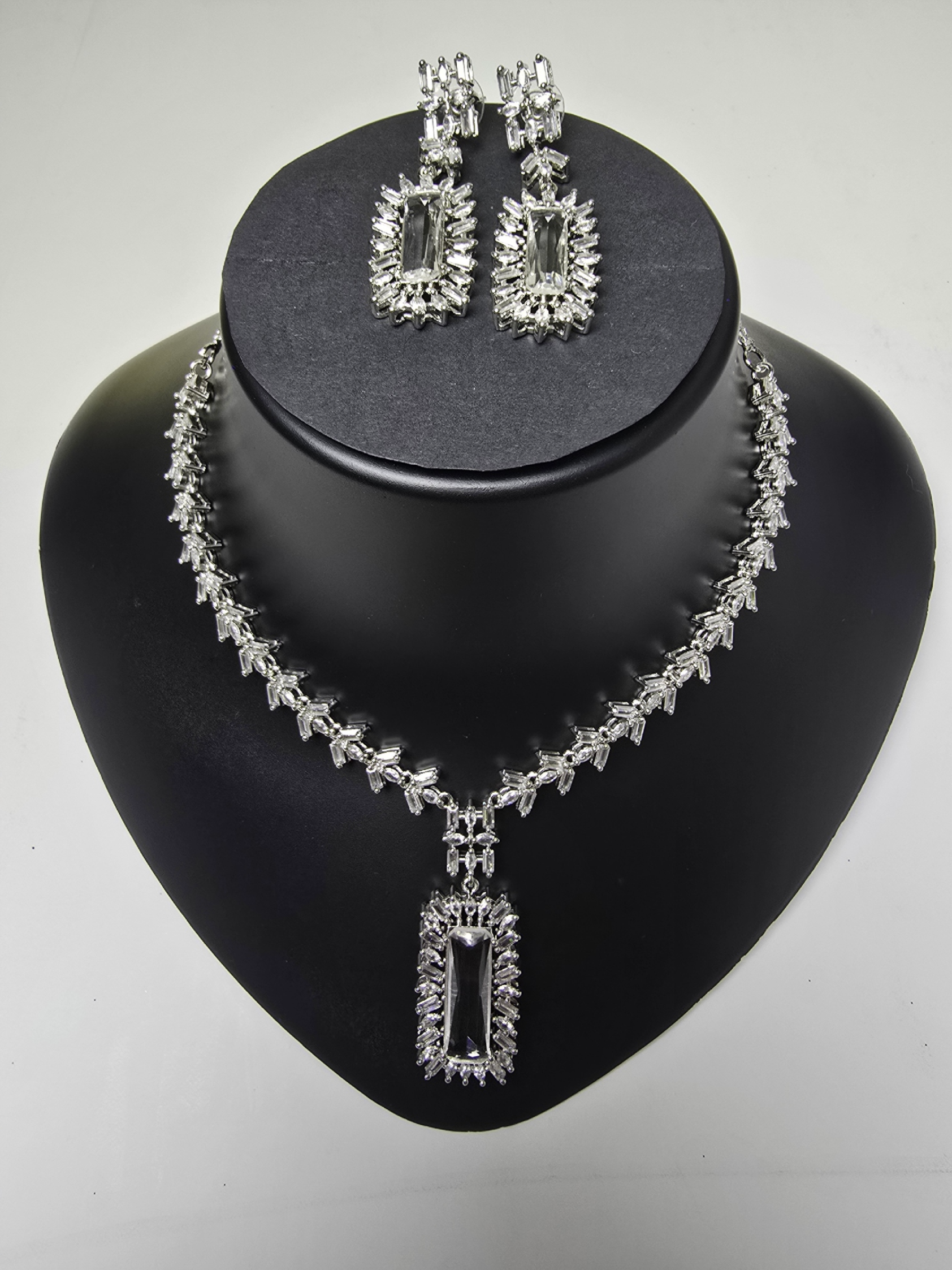 Elegant Cubic Zirconia Necklace & Earring Set – Timeless Party Collection