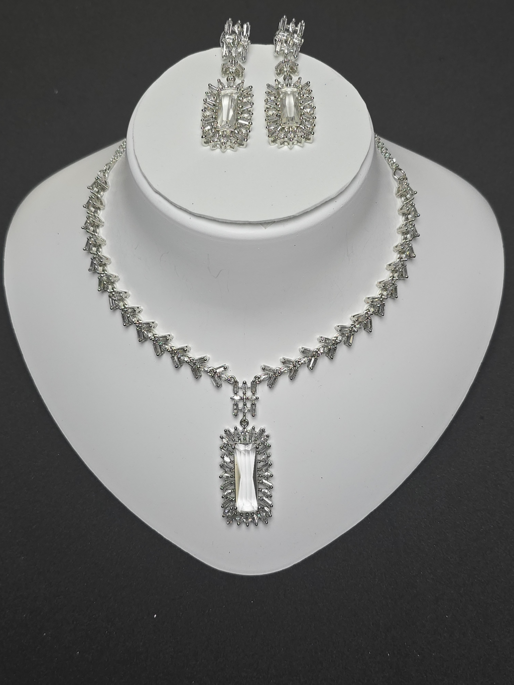Elegant Cubic Zirconia Necklace & Earring Set – Timeless Party Collection