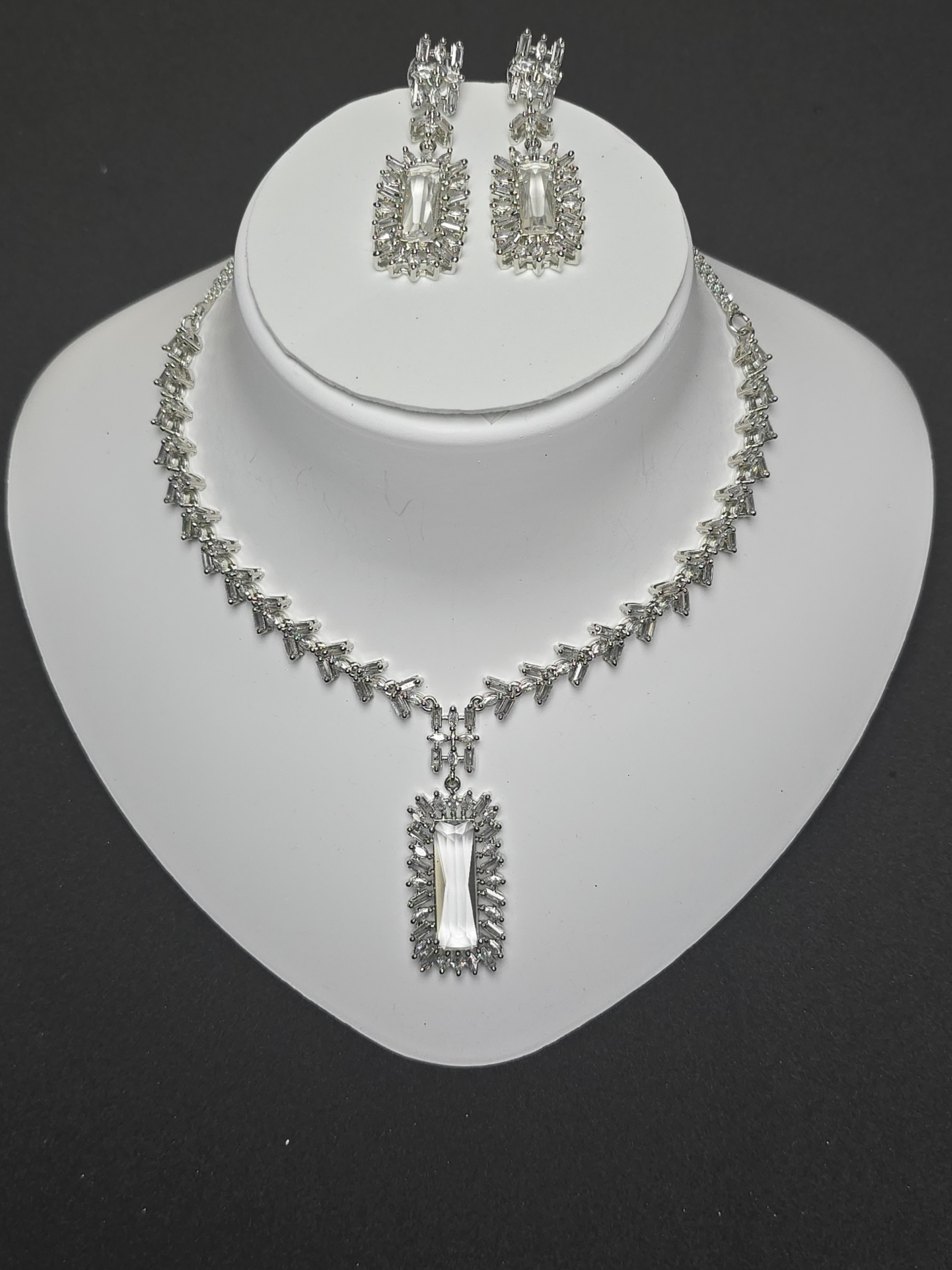 Elegant Cubic Zirconia Necklace & Earring Set – Timeless Party Collection