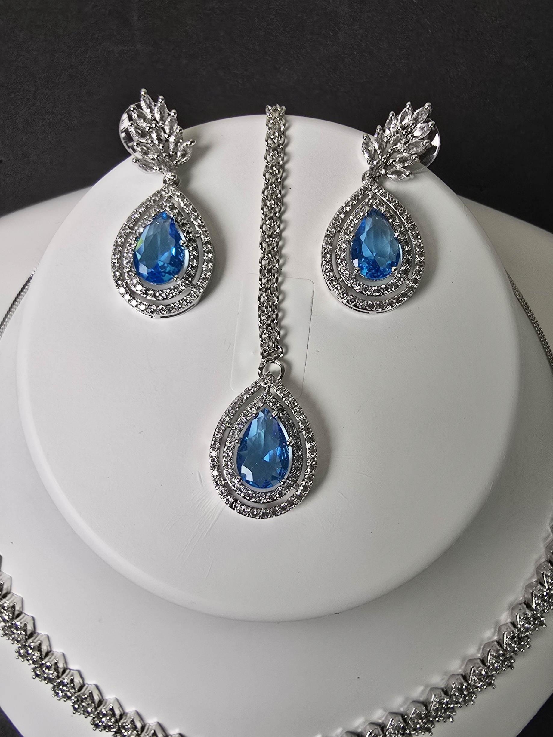 Exquisite Blue Gemstone Cubic Zirconia Half-Set – Elegant Party Collection