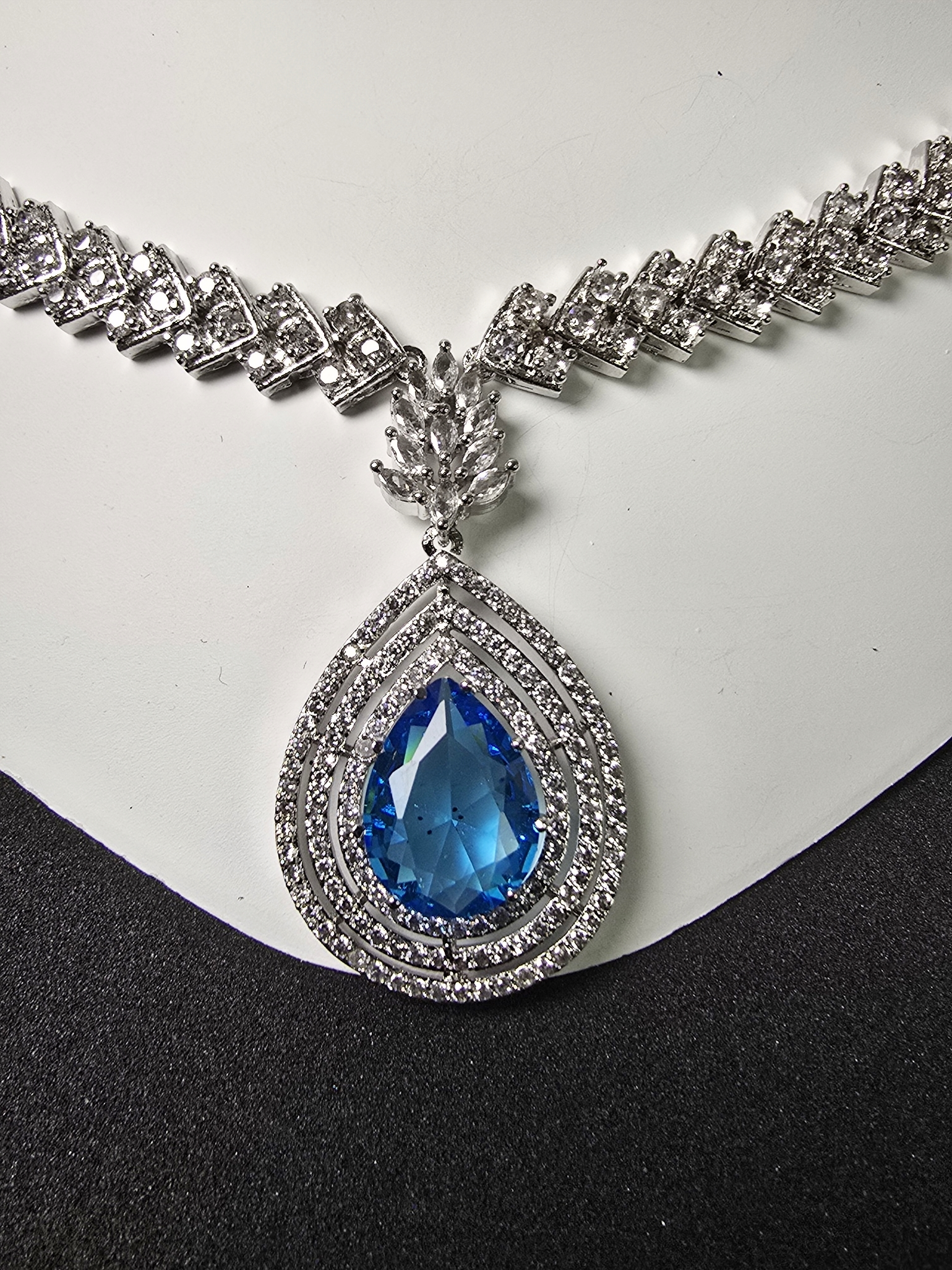 Exquisite Blue Gemstone Cubic Zirconia Half-Set – Elegant Party Collection