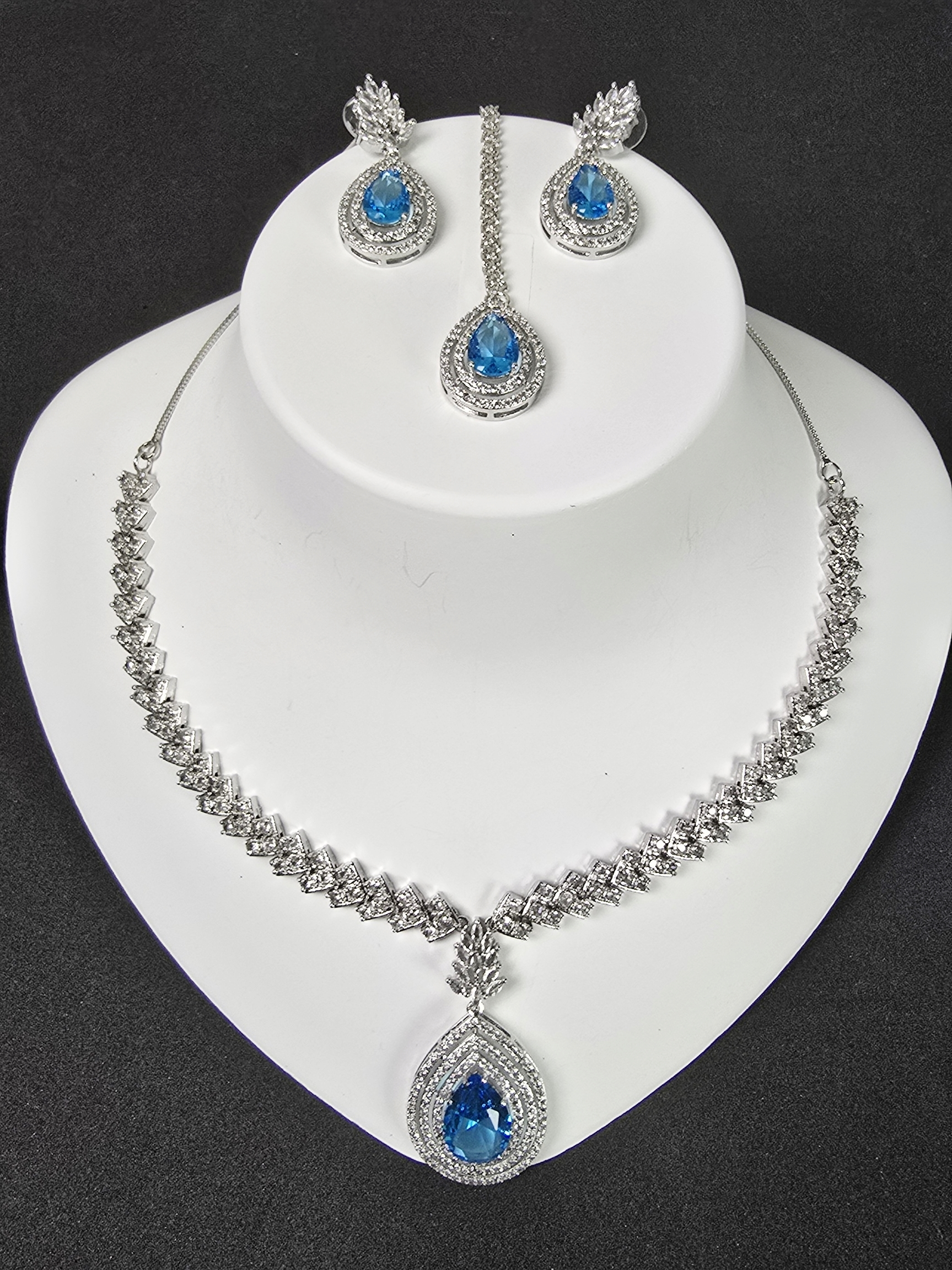 Exquisite Blue Gemstone Cubic Zirconia Half-Set – Elegant Party Collection